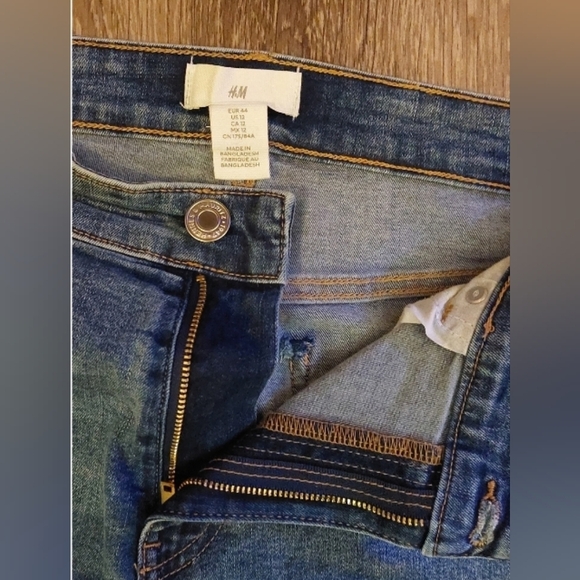 H&M Bootcut Medium Wash Lightly Distressed Denim Jeans Size 12 High Waisted - Picture 8 of 11